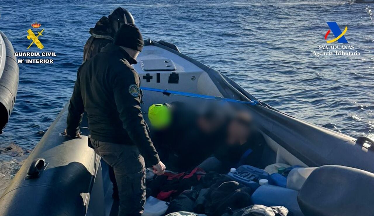 Imagen de la Guardia Civil en Punta Umbr&iacute;a 
