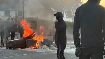 Segunda noche de violentas protestas en Belfast Segunda noche de violentas protestas en Belfast