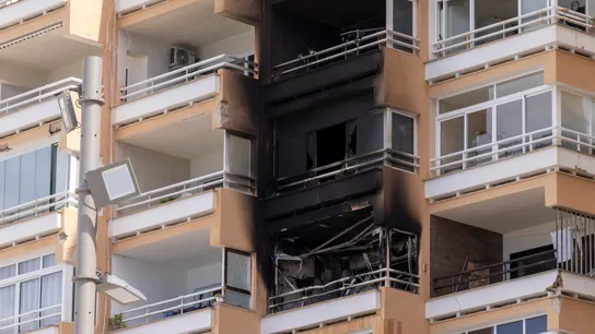 Vista del edificio incendiado este jueves en Magaluf. Vista del edificio incendiado este jueves en Magaluf.