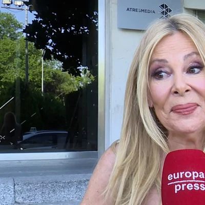 Ana Obregón hablando con la prensa
