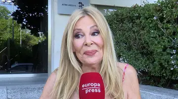 Ana Obregón hablando con la prensa Ana Obregón hablando con la prensa