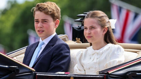 Los príncipes George y Charlotte en el Trooping the Colour