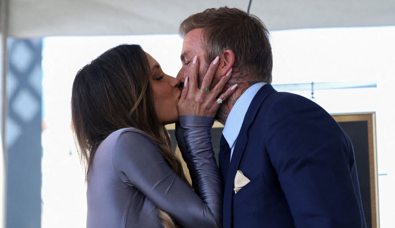 El beso de Victoria Beckham y David Beckham en el Paseo de la Fama de Hollywood