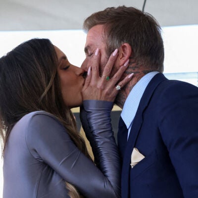 El beso de Victoria Beckham y David Beckham en el Paseo de la Fama de Hollywood