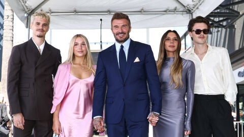 Romeo, Harper, David, Victoria y Cruz Beckham en el Paseo de la Fama de Hollywood