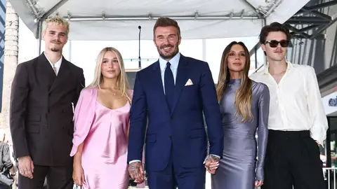 Romeo, Harper, David, Victoria y Cruz Beckham en el Paseo de la Fama de Hollywood Romeo, Harper, David, Victoria y Cruz Beckham en el Paseo de la Fama de Hollywood