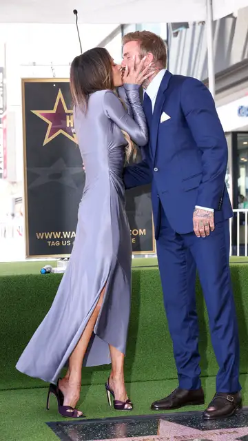 El beso de Victoria Beckham y David Beckham en el Paseo de la Fama de Hollywood El beso de Victoria Beckham y David Beckham en el Paseo de la Fama de Hollywood