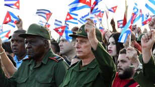 En el centro de la imagen, el presidente de Cuba, Miguel D&iacute;az-Canel