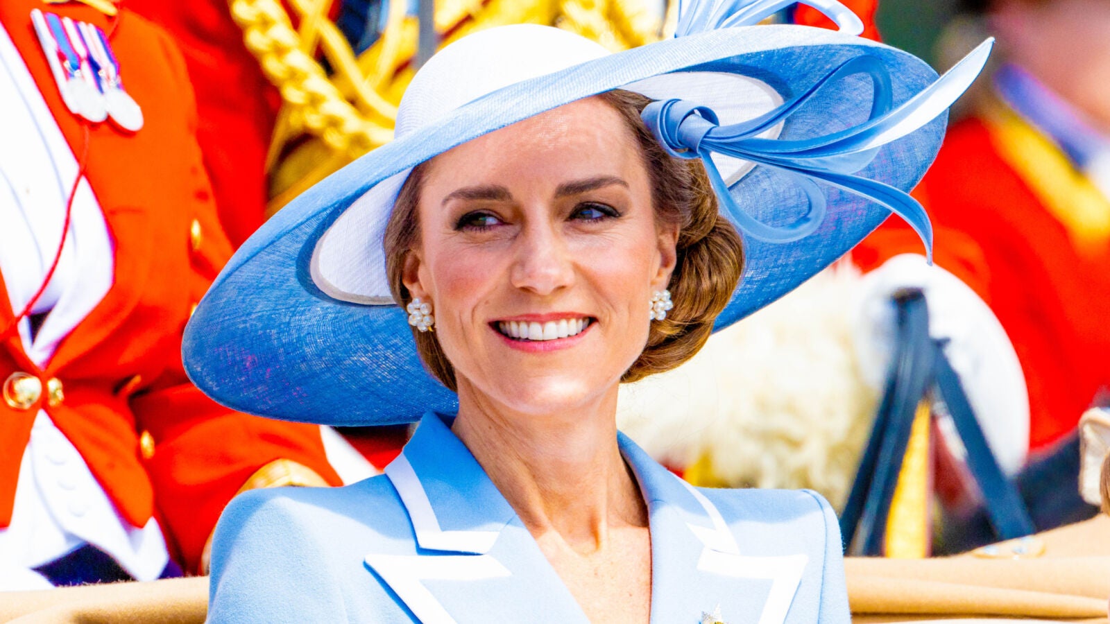 Kate Middleton conquista el Trooping the Colour: su impecable look azul con guiño a Lady Di