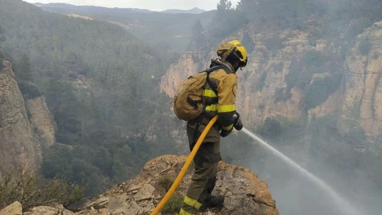 Comienza la fase de máxima activación del Dispositivo de Prevención y Extinción de Incendios Forestales en Aragón Imagen de uno de los miembros del INFOAR durante un incendio forestal. REMITIDA / HANDOUT por GOBIERNO DE ARAGÓN Fotografía remitida a medios de comunicación exclusivamente para ilustrar la noticia a la que hace referencia la imagen, y citando la procedencia de la imagen en la firma 12/06/2026