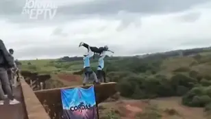 Muere una joven de 21 años haciendo puenting tras ser lanzada sin cuerda