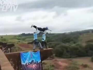 Muere una joven de 21 a&ntilde;os haciendo puenting tras ser lanzada sin cuerda 