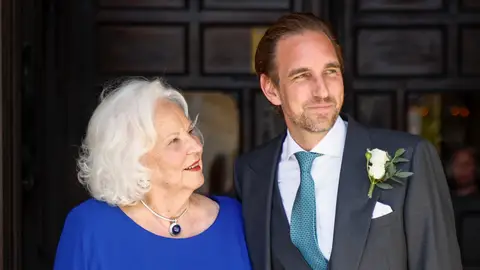 María Luisa de Prusia con Friedrich von Schönburg en su boda en Madrid María Luisa de Prusia con Friedrich von Schönburg en su boda en Madrid