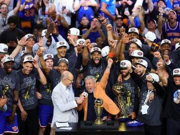 Los Knicks celebran su segundo anillo de la NBA Los Knicks celebran su segundo anillo de la NBA