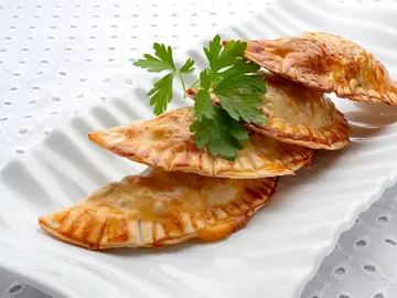 Empanadillas de carne con pasas Empanadillas de carne con pasas