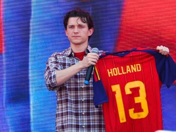Tom Holland en Madrid con la selecci&oacute;n