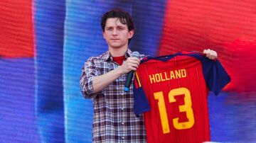 Tom Holland en Madrid con la selecci&oacute;n