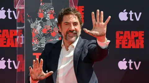 Javier Bardem dejando sus huellas en el Teatro Chino Javier Bardem dejando sus huellas en el Teatro Chino