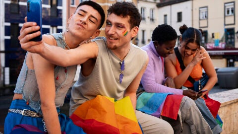 Personas celebrando el día del Orgullo LGTBI