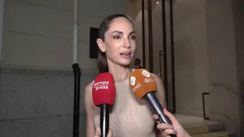 Eugenia Silva hablando con la prensa Eugenia Silva hablando con la prensa