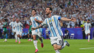 Leo Messi celebra un gol ante Argelia