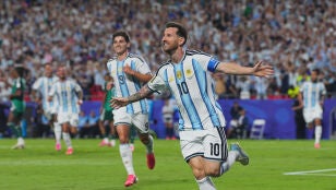 Leo Messi celebra un gol ante Argelia