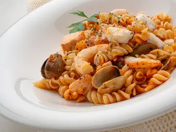 Ragout de pescado con espirales de arroz Ragout de pescado con espirales de arroz