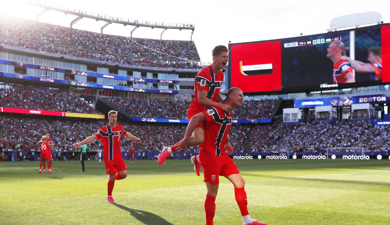 Erling Haaland celebra un gol ante Irak