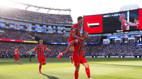 Erling Haaland celebra un gol ante Irak