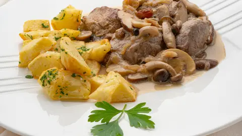 Solomillo de cerdo a la sidra con setas y pasas Solomillo de cerdo a la sidra con setas y pasas