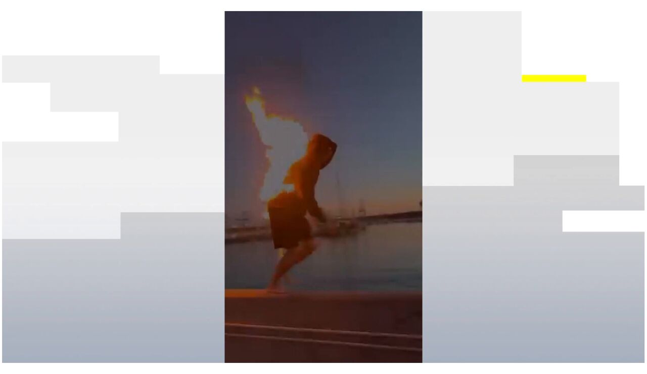 Se prende fuego y se tira al mar
