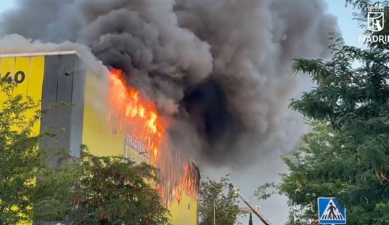 Incendio en una nave de trasteros de Villaverde, Madrid