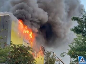 Incendio en una nave de trasteros de Villaverde, Madrid