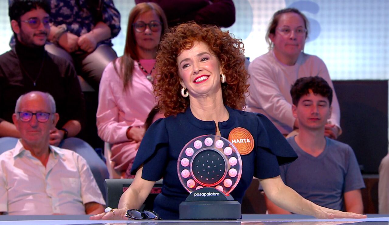 &iquest;Era una ayuda o un chiste malo? La ingeniosa pista de Marta Belenguer a Javier con su canci&oacute;n en Pasapalabra