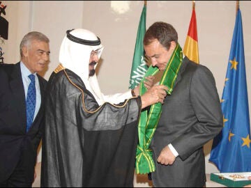 Imagen del expresidente del Gobierno, Jos&eacute; Luis Rodr&iacute;guez Zapatero, junto con el rey de Arabia Saud&iacute;, Abdal&aacute; bin Abdulaziz