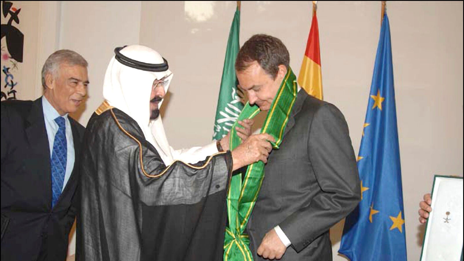 Un reloj dorado de esmeraldas: el único regalo que declaró Zapatero de su reunión con el rey de Arabia Saudí en 2007
