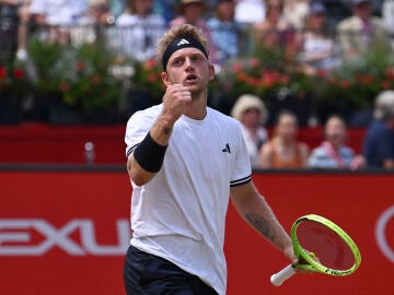 Alejandro Davidovich celebra su victoria ante Corentin Moutet en Queen's