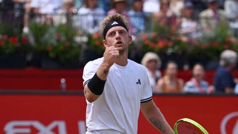 Alejandro Davidovich celebra su victoria ante Corentin Moutet en Queen's