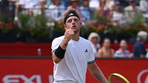 Alejandro Davidovich celebra su victoria ante Corentin Moutet en Queen's Alejandro Davidovich celebra su victoria ante Corentin Moutet en Queen's
