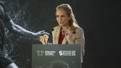 La infanta Elena tras ganar recogía un premio como presidenta de honor de Special Olympics España La infanta Elena tras ganar recogía un premio como presidenta de honor de Special Olympics España