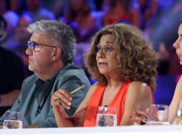 Lolita tranquiliza a Mar&iacute;a Parrado tras sus nervios sobre el escenario: &ldquo;Cantar copla es muy dif&iacute;cil&rdquo;