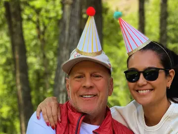 Bruce Willis y Emma Heming Bruce Willis y Emma Heming