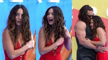 Jason Momoa con su novia Adria Arjona