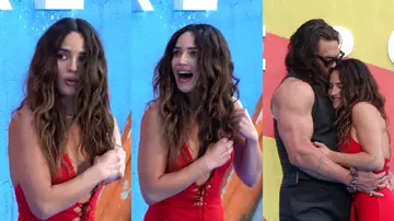 Jason Momoa con su novia Adria Arjona Jason Momoa con su novia Adria Arjona