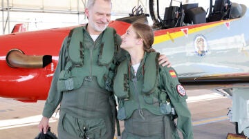 Imagen de Felipe VI y Leonor tras volar juntos