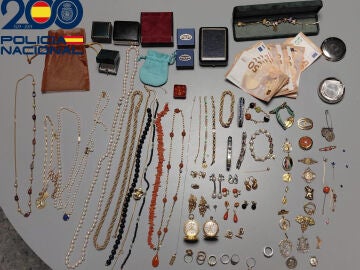 Imagen de las joyas encontradas por la Policía. Imagen de las joyas encontradas por la Policía.