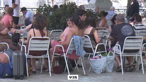 El verano arranca con la primera ola de calor del año y avisos extremos en gran parte de España El verano arranca con la primera ola de calor del año y avisos extremos en gran parte de España