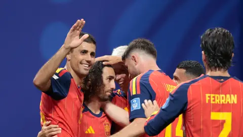 Los jugadores de la Selección Española celebrando el gol de Cucurella Los jugadores de la Selección Española celebrando el gol de Cucurella