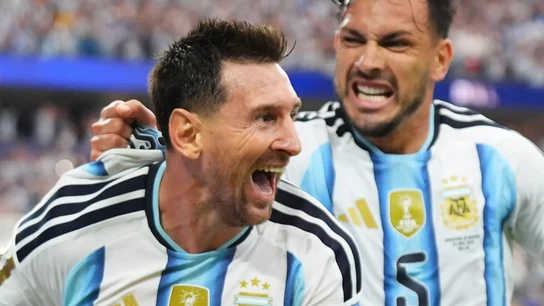 Antena 3 Deportes (22-06-26) Messi da la victoria a Argentina con un doblete histórico que le convierte en el máximo goleador de los Mundiales Antena 3 Deportes (22-06-26) Messi da la victoria a Argentina con un doblete histórico que le convierte en el máximo goleador de los Mundiales