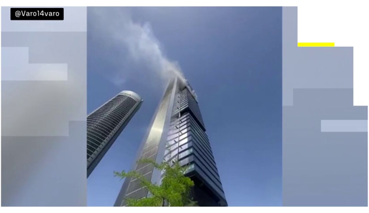 &Uacute;ltima hora del incendio en una de las Cuatro Torres de Madrid, en directo: Buscan a tres desaparecidos
